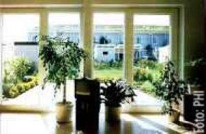 fenster_mit_logo.jpg